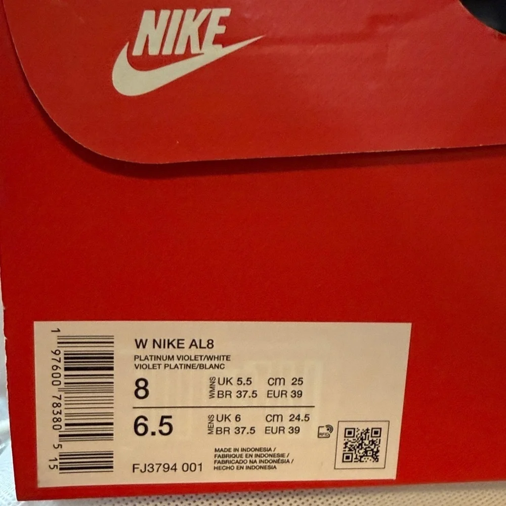 Nike AL8 NEW Women's Shoes SIZE 8.0  Super cute in person very nice look!